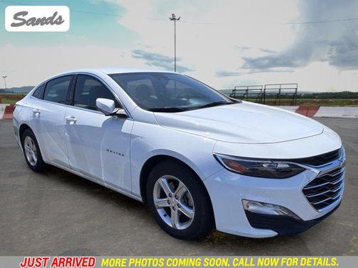 Summit White 2023 Chevrolet Malibu FWD 1LT