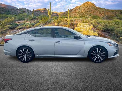 2021 Nissan Altima SR FWD