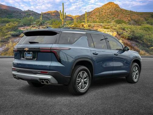 2024 Chevrolet Traverse LT