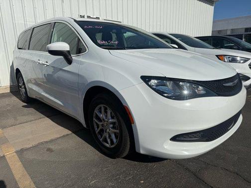 2022 Chrysler Voyager LX