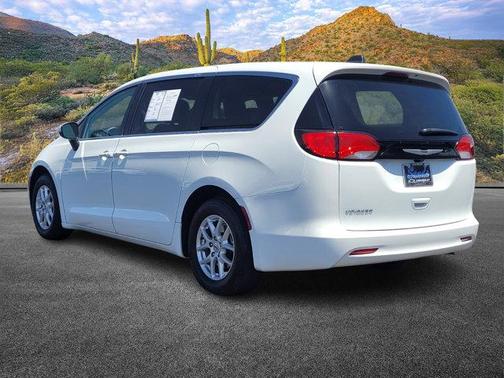 2022 Chrysler Voyager LX