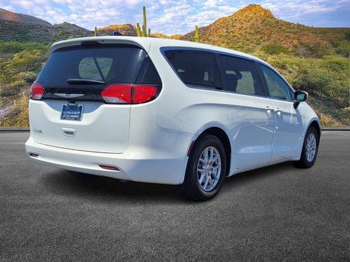 2022 Chrysler Voyager LX
