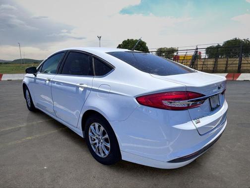 Oxford White 2018 Ford Fusion S