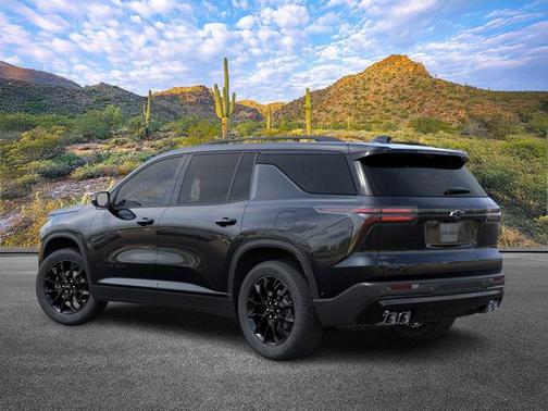 Mosaic Black Metallic 2026 Chevrolet Traverse LT