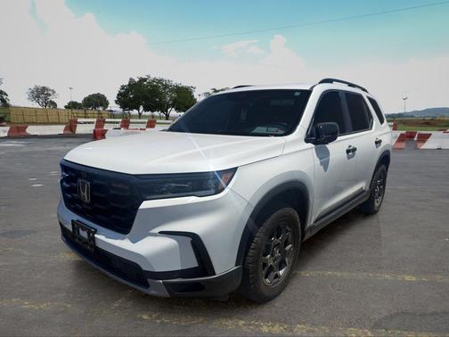 White 2025 Honda Pilot TrailSport
