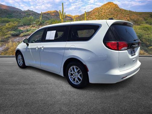 2022 Chrysler Voyager LX