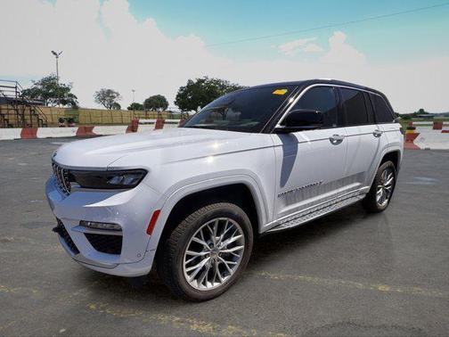 Bright White Clearcoat 2023 Jeep Grand Cherokee Summit