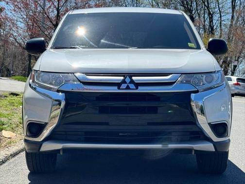 2018 Mitsubishi Outlander ES