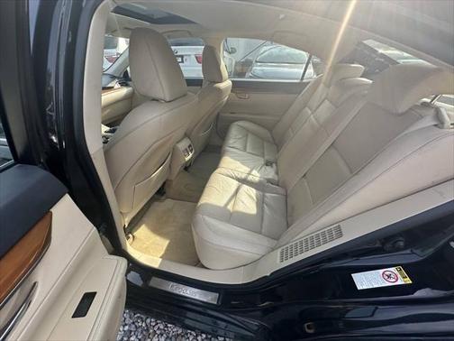 2014 Lexus ES 300h Base