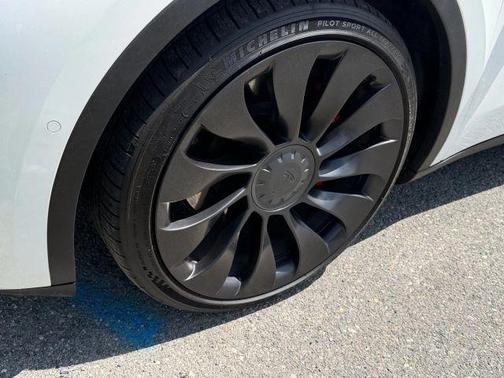White 2022 Tesla Model Y Performance