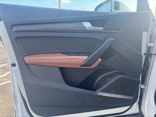 Glacier White Metallic 2023 Audi Q5 45 S line Prestige