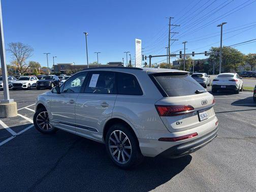 2023 Audi Q7 45 Premium Plus