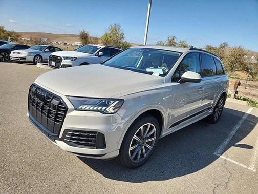 2023 Audi Q7 45 Premium Plus