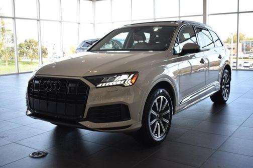 2023 Audi Q7 45 Premium Plus