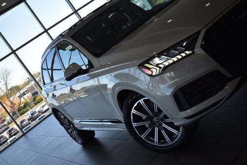 2023 Audi Q7 45 Premium Plus