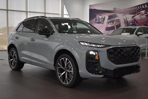 Arrow Gray Pearl Effect 2026 Audi Q3 S line