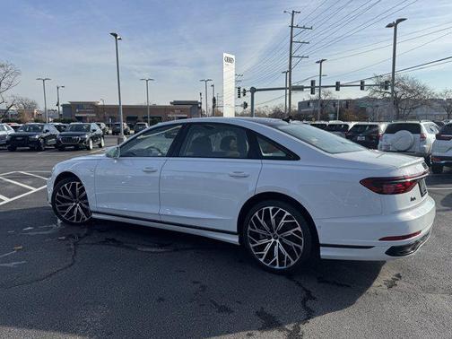 2022 Audi A8 L 55 TFSI quattro Tiptronic