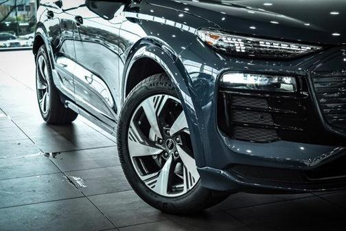2025 Audi Q6 e-tron Premium Plus quattro