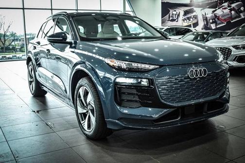 2025 Audi Q6 e-tron Premium Plus quattro