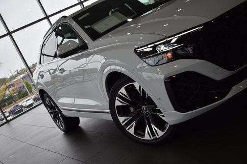 2025 Audi Q8 55 Premium Plus
