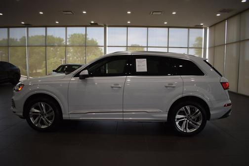 Glacier White Metallic 2023 Audi Q7 55 Premium Plus