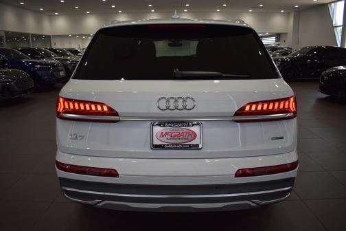 Glacier White Metallic 2023 Audi Q7 55 Premium Plus