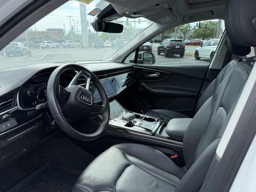 Glacier White Metallic 2023 Audi Q7 55 Premium Plus
