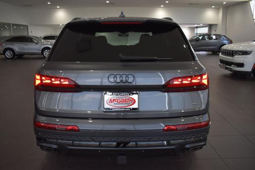Daytona Gray Pearl Effect 2026 Audi Q7 55 Prestige