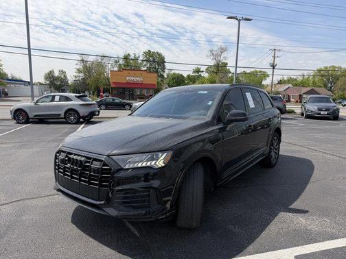 Mythos Black Metallic 2023 Audi Q7 45 Premium Plus