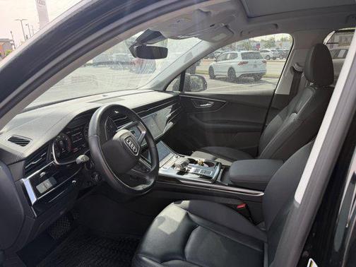 Mythos Black Metallic 2023 Audi Q7 45 Premium Plus