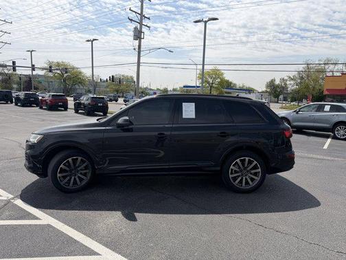 Mythos Black Metallic 2023 Audi Q7 45 Premium Plus