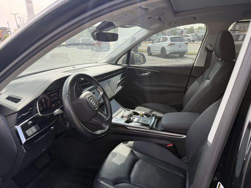 Mythos Black Metallic 2023 Audi Q7 45 Premium Plus