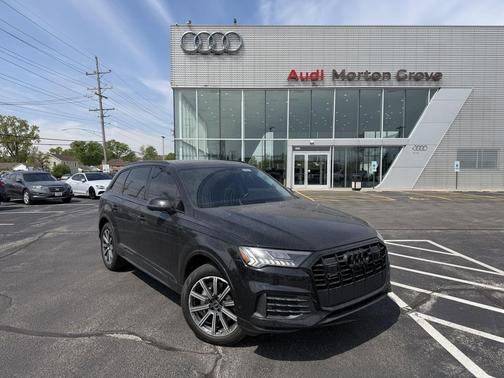 Mythos Black Metallic 2023 Audi Q7 45 Premium Plus