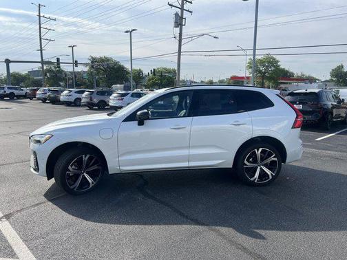 2024 Volvo XC60 Recharge Plug-In Hybrid T8 Ultimate Dark Theme