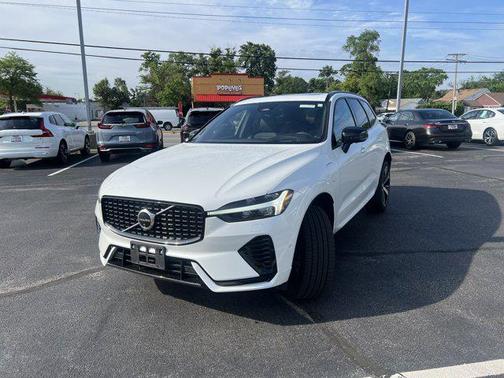 2024 Volvo XC60 Recharge Plug-In Hybrid T8 Ultimate Dark Theme