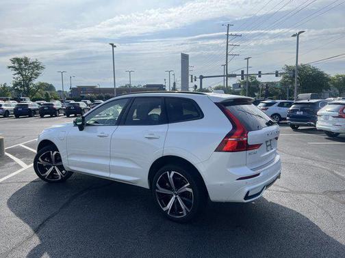 2024 Volvo XC60 Recharge Plug-In Hybrid T8 Ultimate Dark Theme