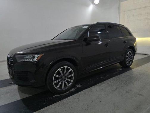 2023 Audi Q7 45 Premium Plus