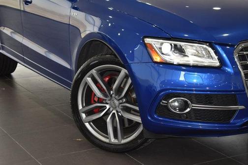 Sepang Blue Pearl Effect 2016 Audi SQ5 3.0T Premium Plus