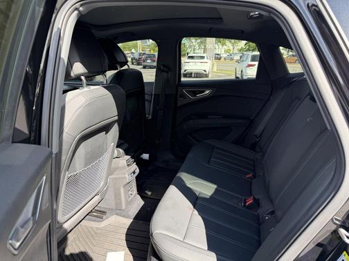 Mythos Black Metallic 2023 Audi Q4 e-tron Prestige 50 quattro