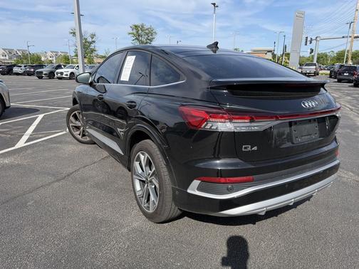 Mythos Black Metallic 2023 Audi Q4 e-tron Prestige 50 quattro