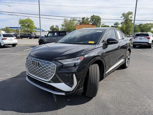 Mythos Black Metallic 2023 Audi Q4 e-tron Prestige 50 quattro