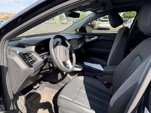 Mythos Black Metallic 2023 Audi Q4 e-tron Prestige 50 quattro