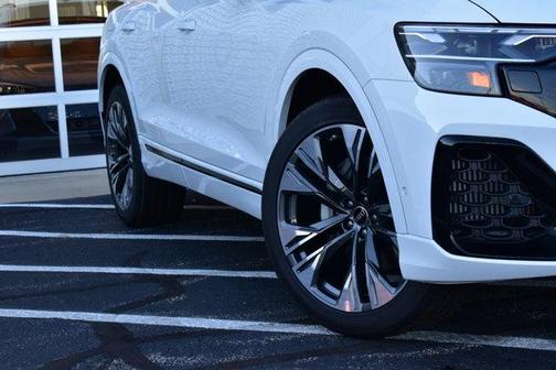 2025 Audi Q8 55 Premium Plus