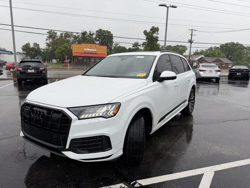 Glacier White Metallic 2023 Audi Q7 45 Premium Plus