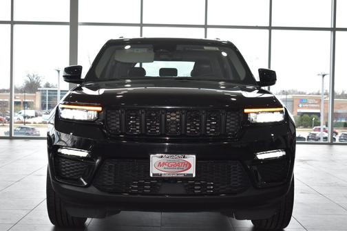 Diamond Black Crystal Pearlcoat 2023 Jeep Grand Cherokee Limited