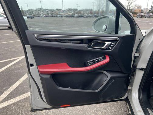 2022 Porsche Macan S