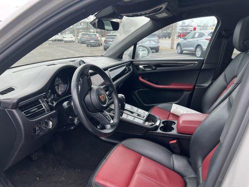 2022 Porsche Macan S