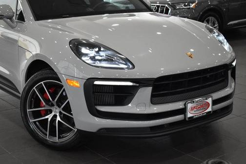 Dolomite Silver Metallic 2022 Porsche Macan Macan S