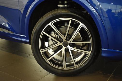 Ultra Blue Metallic 2026 Audi Q5 Premium Plus TFSI quattro S tronic