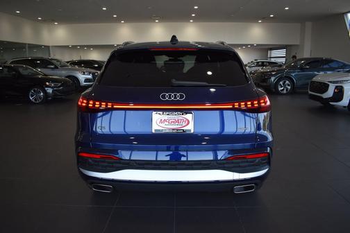 Navarra Blue Metallic 2026 Audi Q5 Premium Plus TFSI quattro S tronic